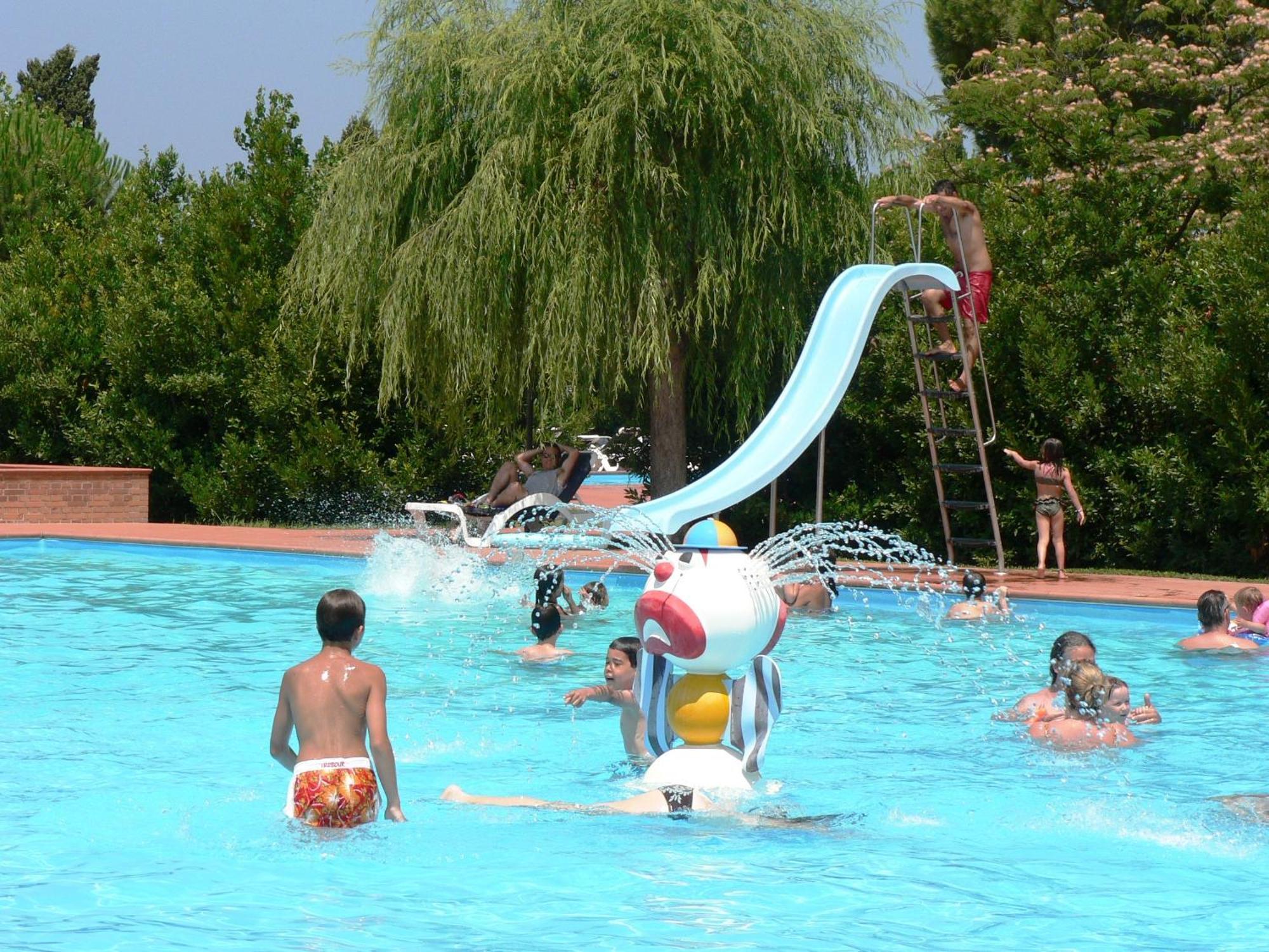 Ghiacci Vecchi Aparthotel 3*